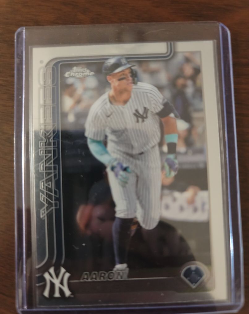 2025 Topps Chrome #300 Aaron Judge — front