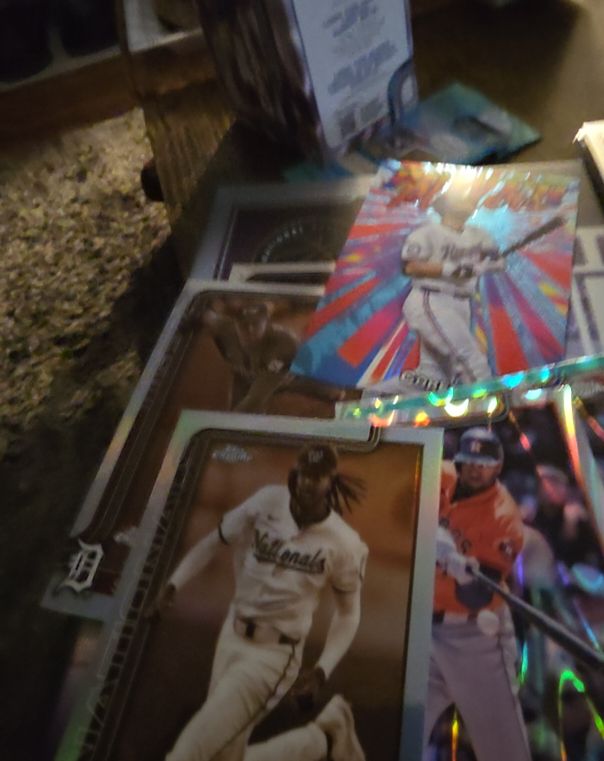 2021 Topps Chrome #172 Luis Robert Jr. — front