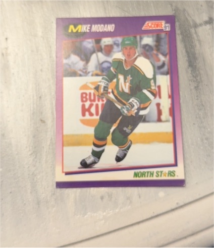 1991-92 Score #247 Mike Modano — front
