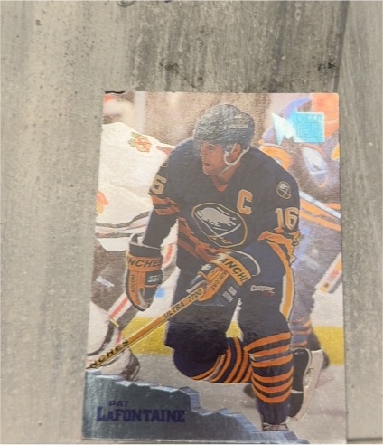 1995-96 Fleer Metal #16 Pat LaFontaine — front