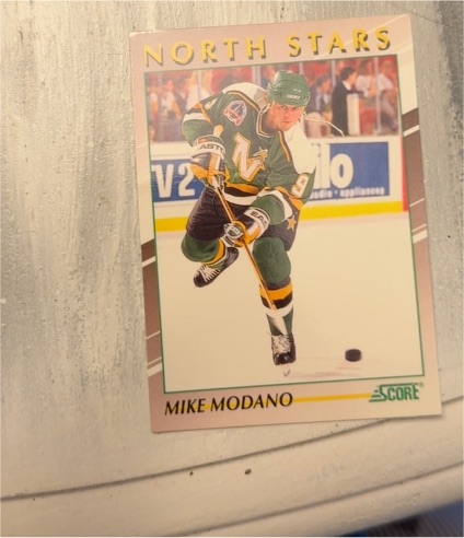 1991-92 Score Young Superstars #35 Mike Modano — front