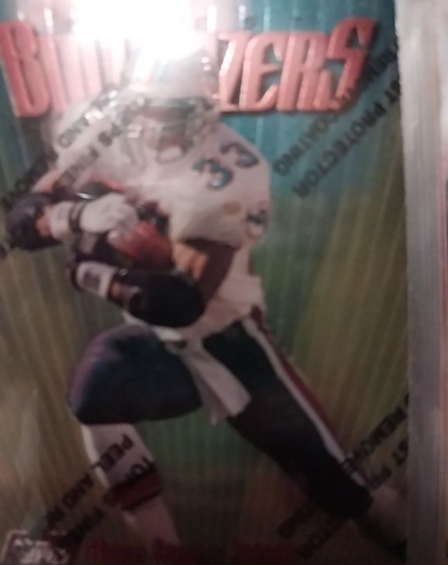 1997 Topps Finest #33 Tampa Bay Buccaneers Player — front