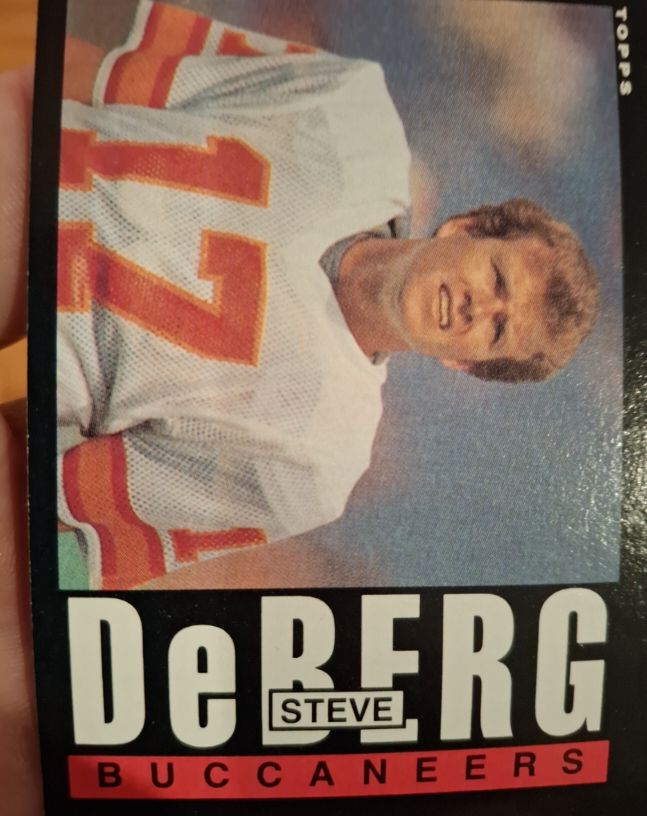 1985 Topps #169 Steve DeBerg Tampa Bay Buccaneers — front