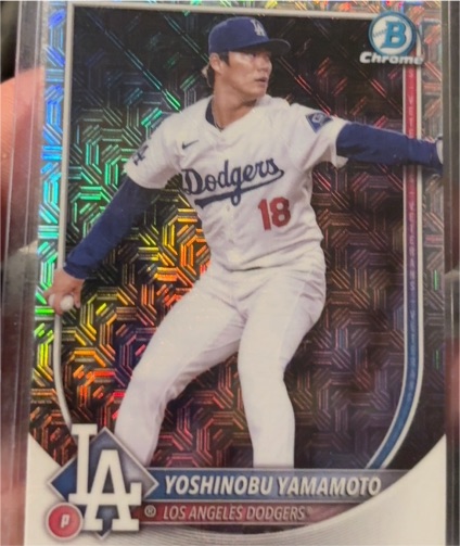 2025 Bowman #18 Yoshinobu Yamamoto Chrome Mojo Refractor — front