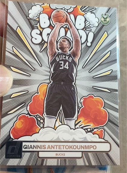 2023-24 Panini Donruss Bomb Squad #15 Giannis Antetokounmpo — front