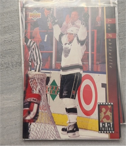 1993-94 Upper Deck Hat Tricks #HT17 Luc Robitaille — front