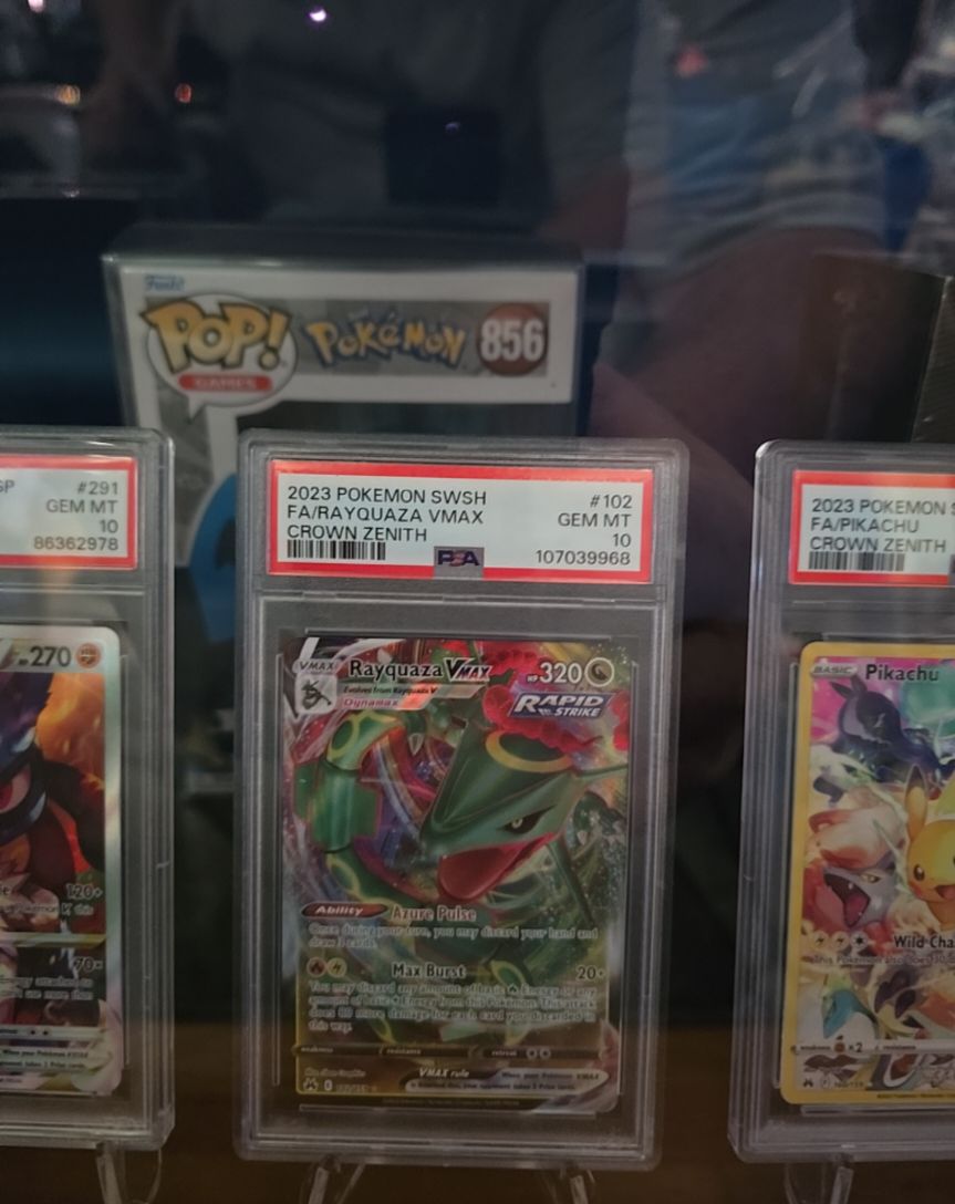 2023 Pokémon SWSH #102 Rayquaza VMAX Full Art Crown Zenith — front