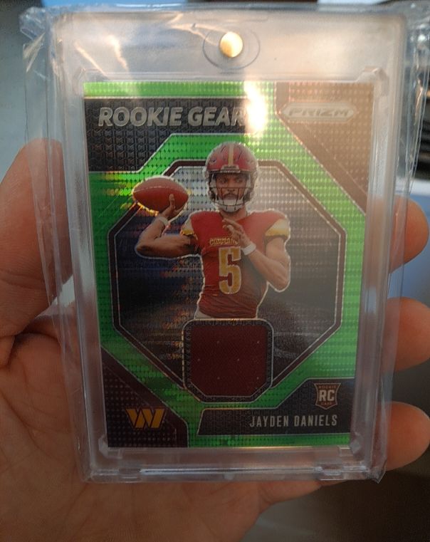 2024 Panini Prizm Rookie Gear #RG-JDS Jayden Daniels — front