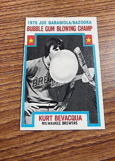 1976 Topps #564 Kurt Bevacqua Bubble Gum Blowing Champ — front