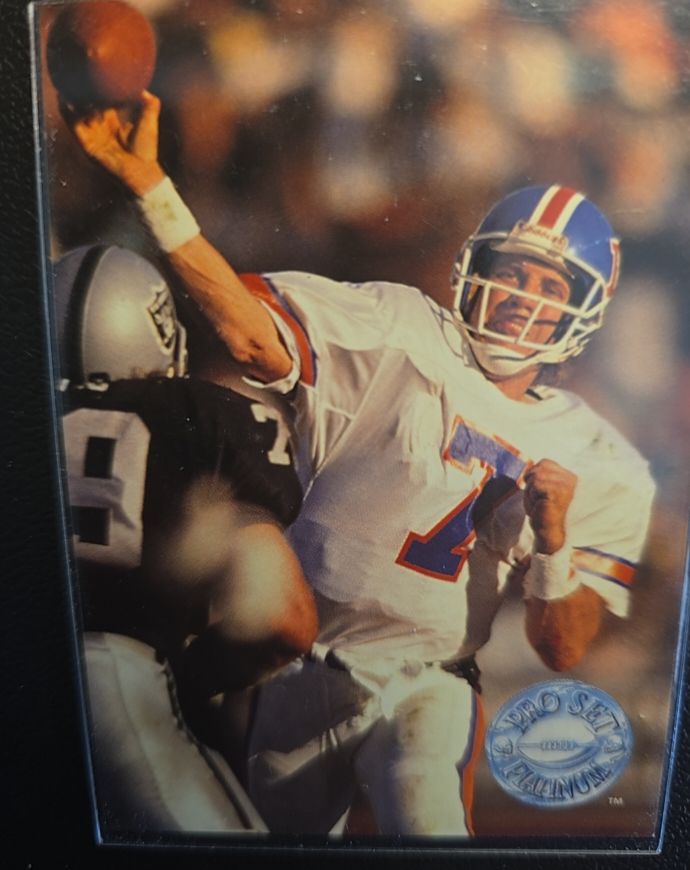 1991 Pro Set Platinum #28 John Elway Denver Broncos — front