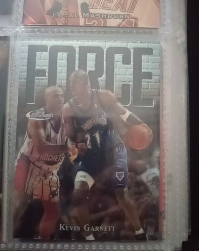 1997-98 Topps Finest #136 Kevin Garnett — front