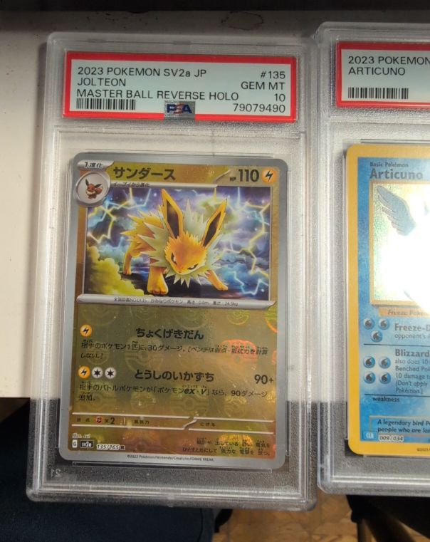 2023 Pokemon SV2a #135 Jolteon Master Ball Reverse Holo — front