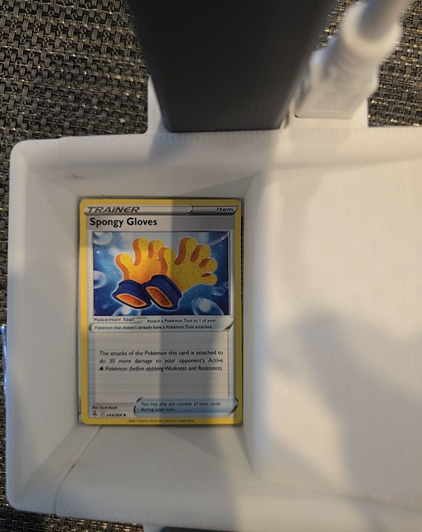 2021 Pokémon TCG Fusion Strike #243 Spongy Gloves — front