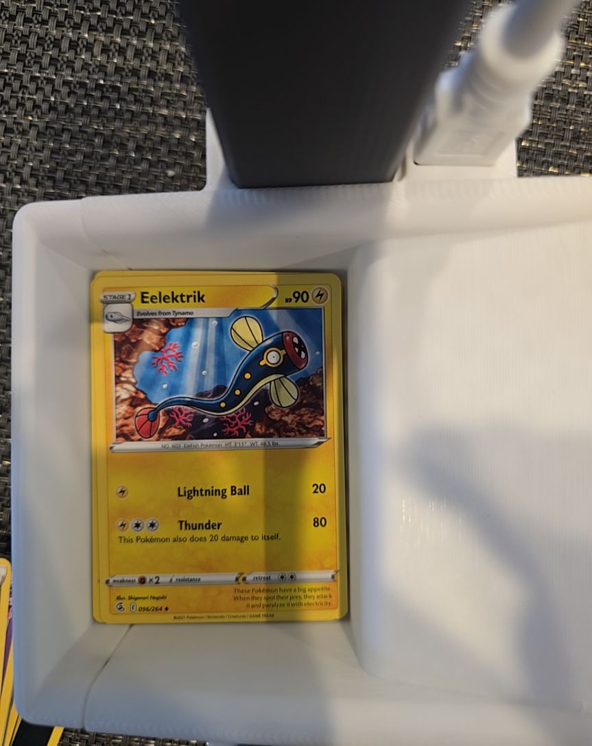 2021 Pokémon TCG Fusion Strike #096 Eelektrik — front