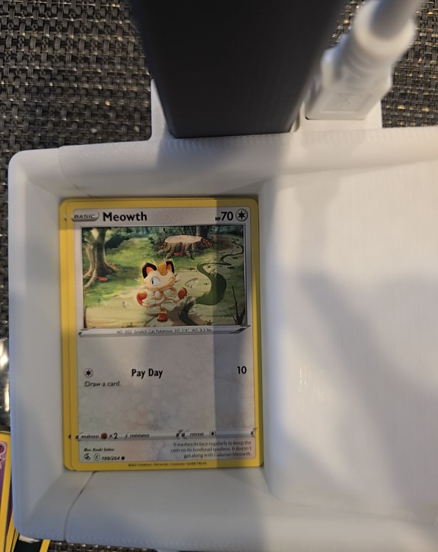 2021 Pokemon Fusion Strike #199 Meowth — front