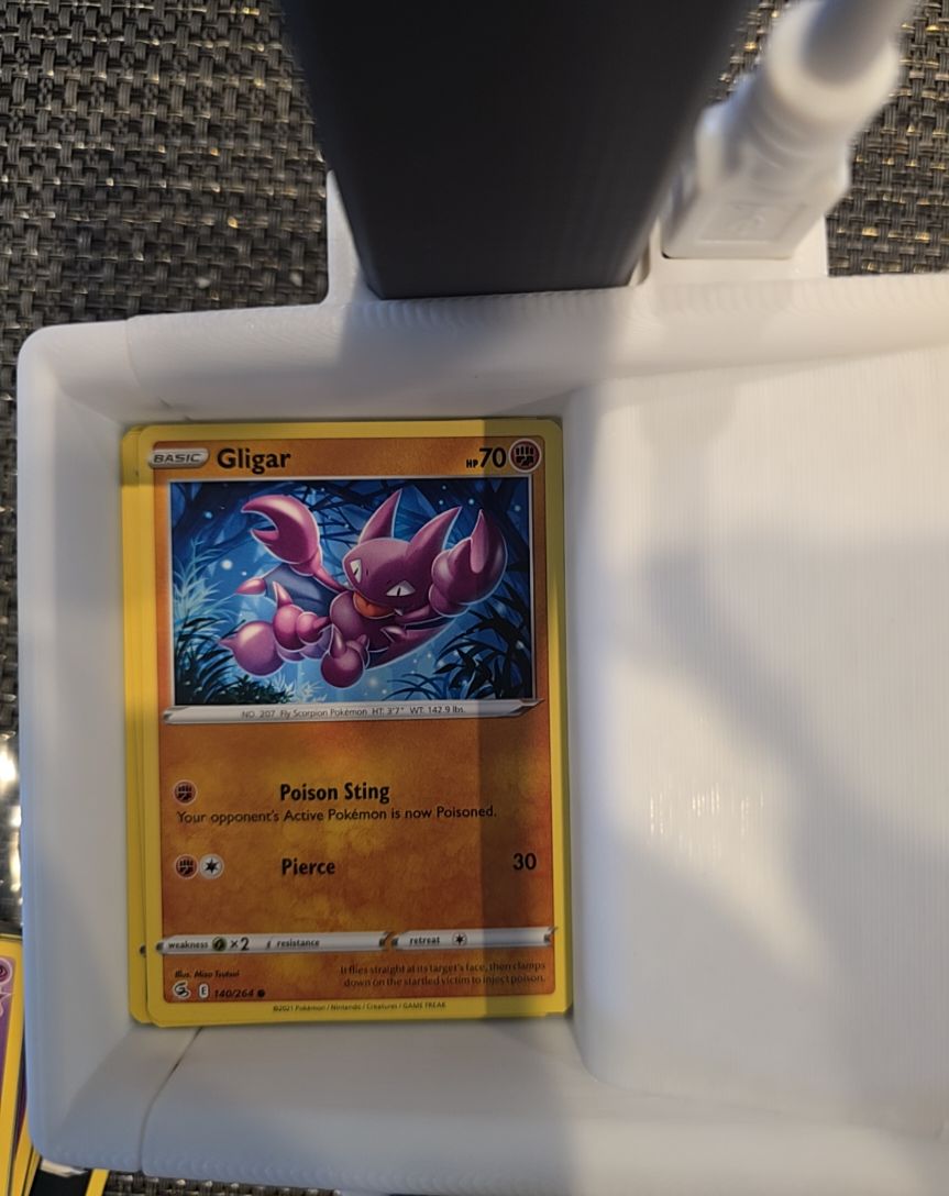 2021 Pokemon TCG Fusion Strike #140 Gligar — front