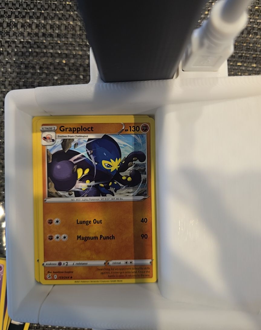 2021 Pokemon TCG Chilling Reign #153 Grapploct — front