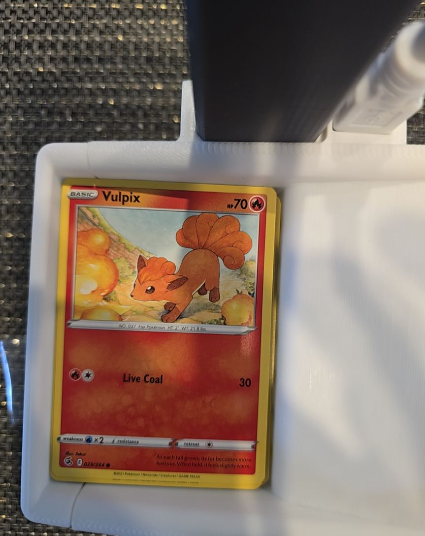 2021 Pokemon Fusion Strike #028 Vulpix — front