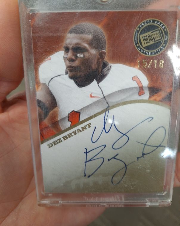 2011 Press Pass Authentics #936 Dez Bryant — front