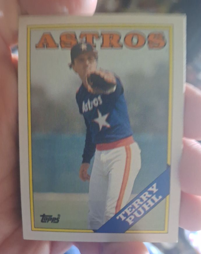 1988 Topps #587 Terry Puhl — front