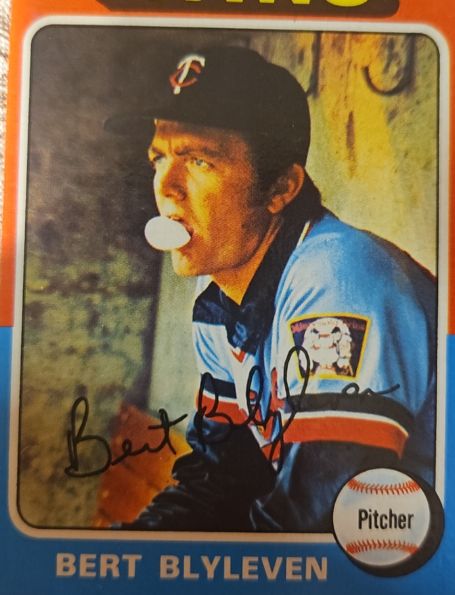 1975 Topps #30 Bert Blyleven — front