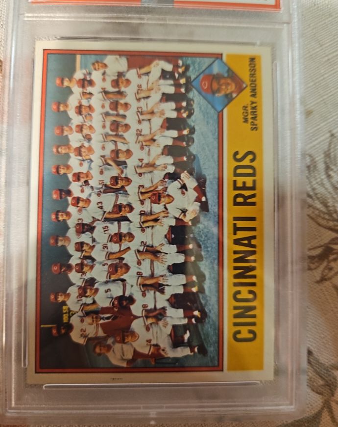 1976 Topps #104 Cincinnati Reds Team — front