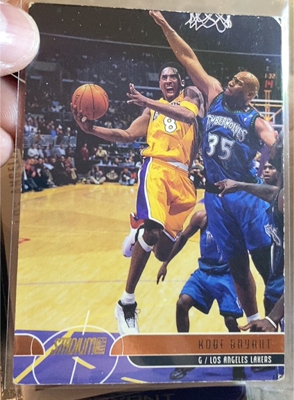 2001 Topps Stadium Club #10 Kobe Bryant — front