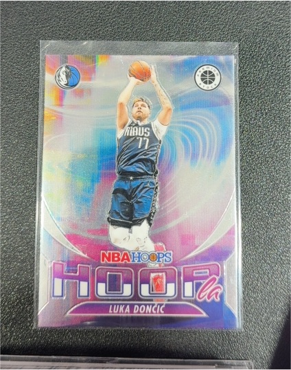 2023-24 Panini NBA Hoops Premium Stock #7 Luka Dončić — front