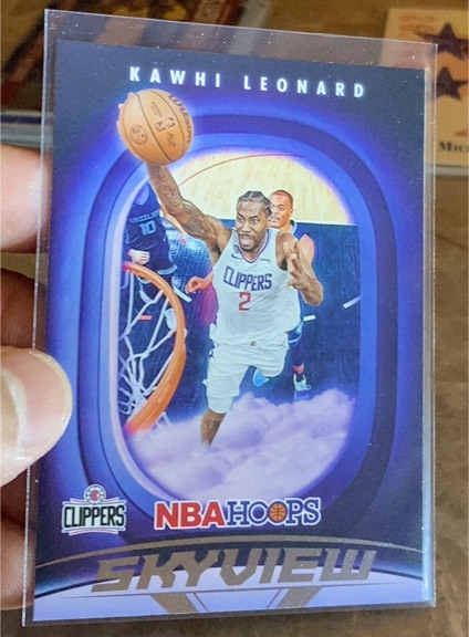 2023-24 Panini NBA Hoops #8 Kawhi Leonard Skyview — front