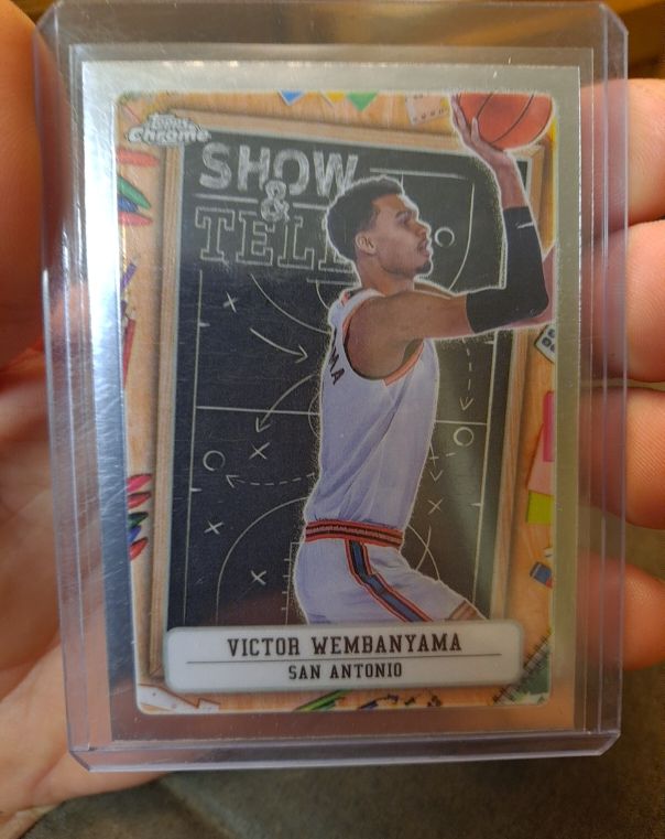 2024-25 Topps Chrome #ST-9 Victor Wembanyama Show & Tell — front