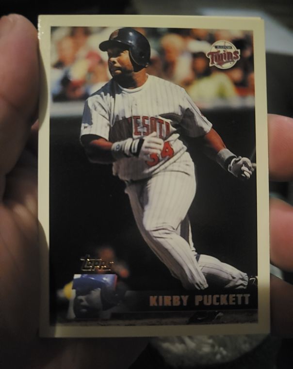 1996 Topps #50 Kirby Puckett — front