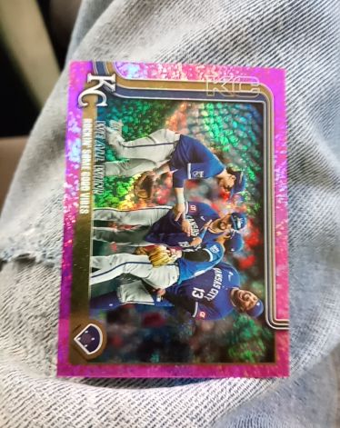 2025 Topps Series 2 Pink Holo Foil Salvador Perez — front