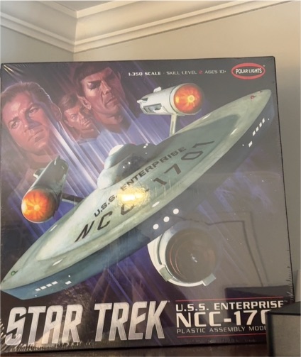 Polar Lights Star Trek U.S.S. Enterprise NCC-1701 Plastic Assembly Model Kit 1:350 Scale #880 — front