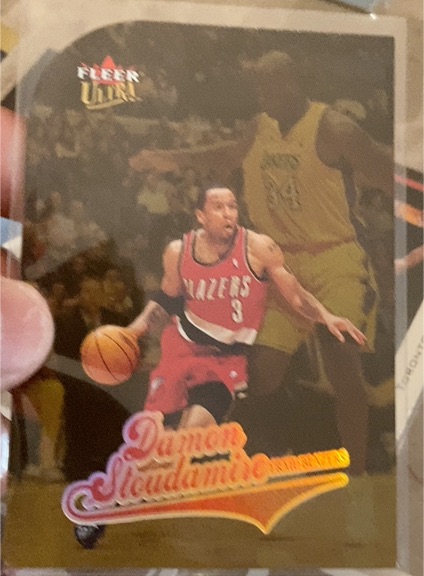 2004-05 Fleer Ultra #145 Damon Stoudamire Gold Medallion — front