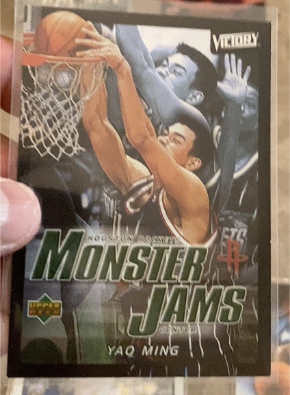 2003-04 Upper Deck Victory #218 Yao Ming — front