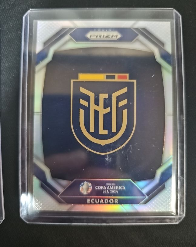 2024 Panini Prizm Copa America #6 Ecuador Team Badge — front