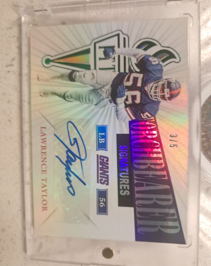 2019 Panini Passing the Torch Torchbearer Signatures #56 Lawrence Taylor — front
