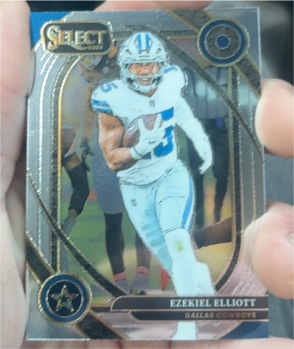 2024 Panini Select #256 Ezekiel Elliott Club Level Silver Die-Cut — front