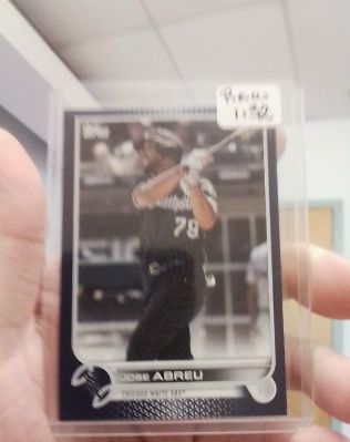 2022 Topps #28 Jose Abreu — front