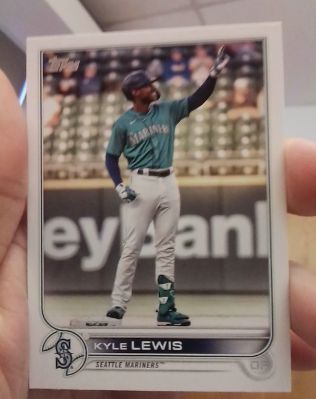 2022 Topps #206 Kyle Lewis — front