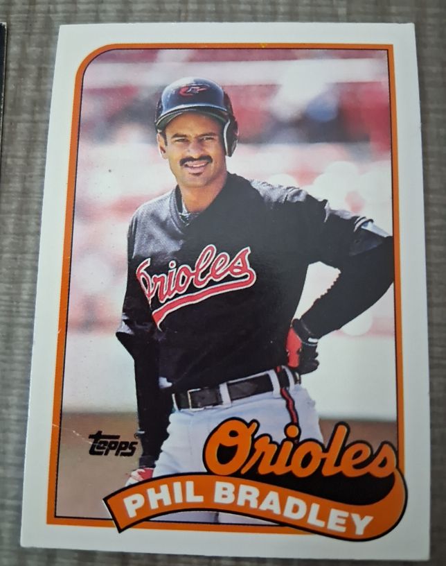 1989 Topps Traded #13T Phil Bradley — front