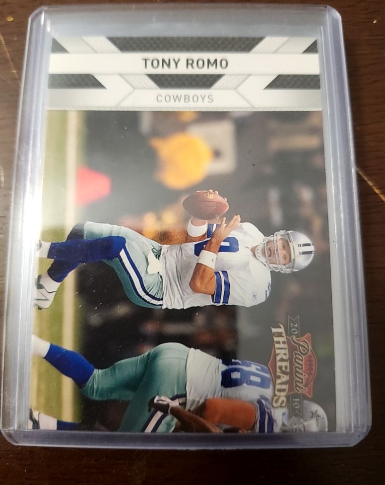 2010 Panini Threads #20 Tony Romo — front