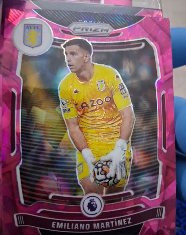 2021-22 Panini Prizm Premier League #121 Emiliano Martínez — front