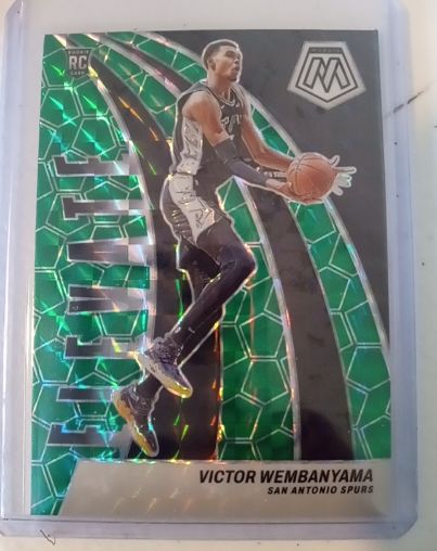 2023-24 Panini Mosaic Elevate #18 Victor Wembanyama — front