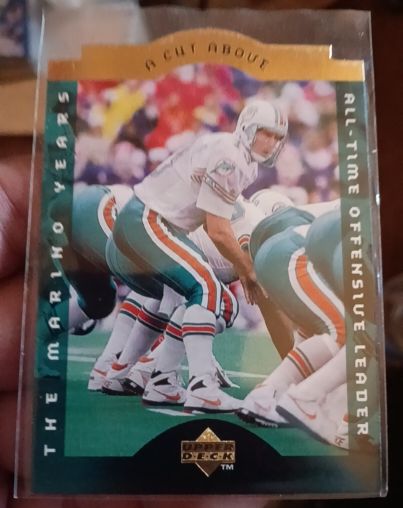 1995 Upper Deck A Cut Above Die-Cut #CA1 Dan Marino — front