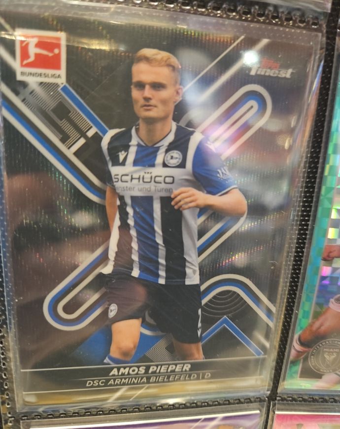 2021-22 Topps Finest Bundesliga #26 Amos Pieper — front