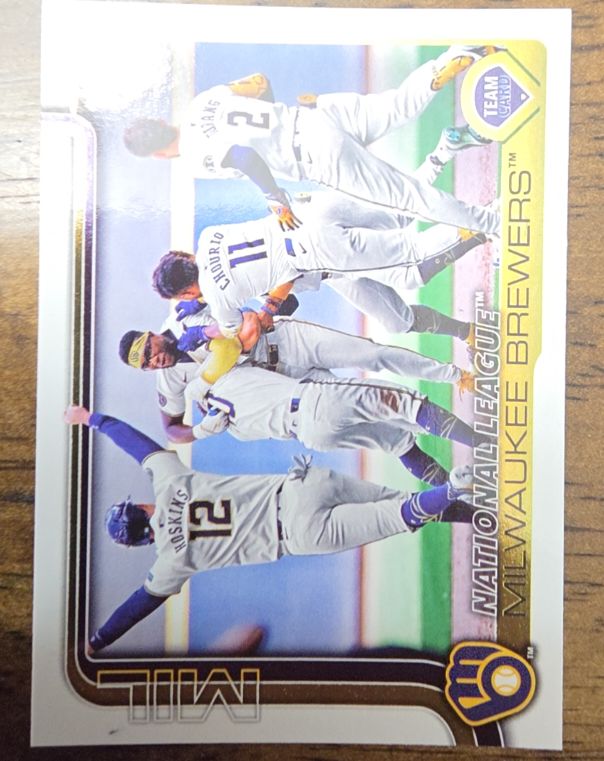 2025 Topps #396 Milwaukee Brewers — front
