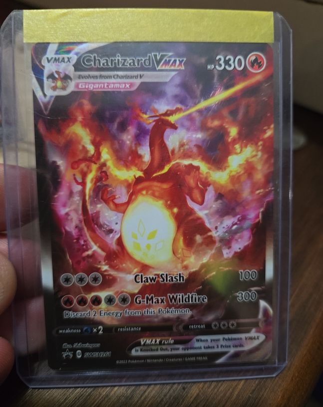 2022 Pokémon Promo SWSH261 Charizard VMAX — front