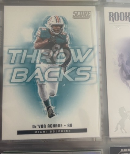 2025 Panini Score #9 De'Von Achane Throwbacks — front