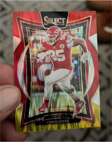 2024 Panini Select #19 Chris Jones Red & Blue Prizm Shock — front